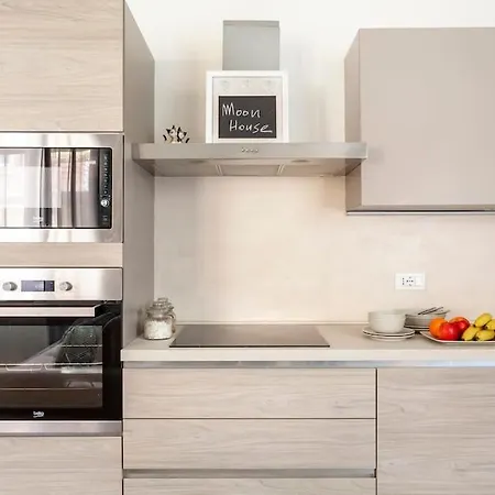 Moon House Apartment *
